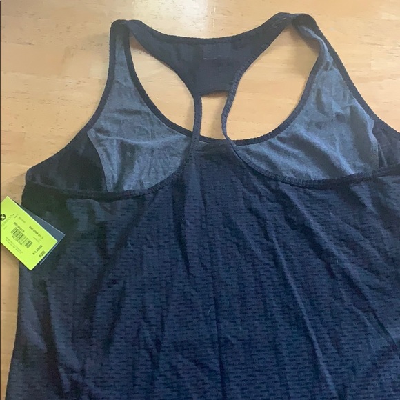 XERSION ATHLETIC TOP - Picture 2 of 2